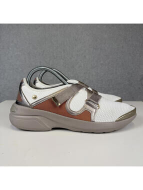 Bzees Shoe Women's 9M Beige Offbeat Washable Slip-On Athleisure Sneaker
